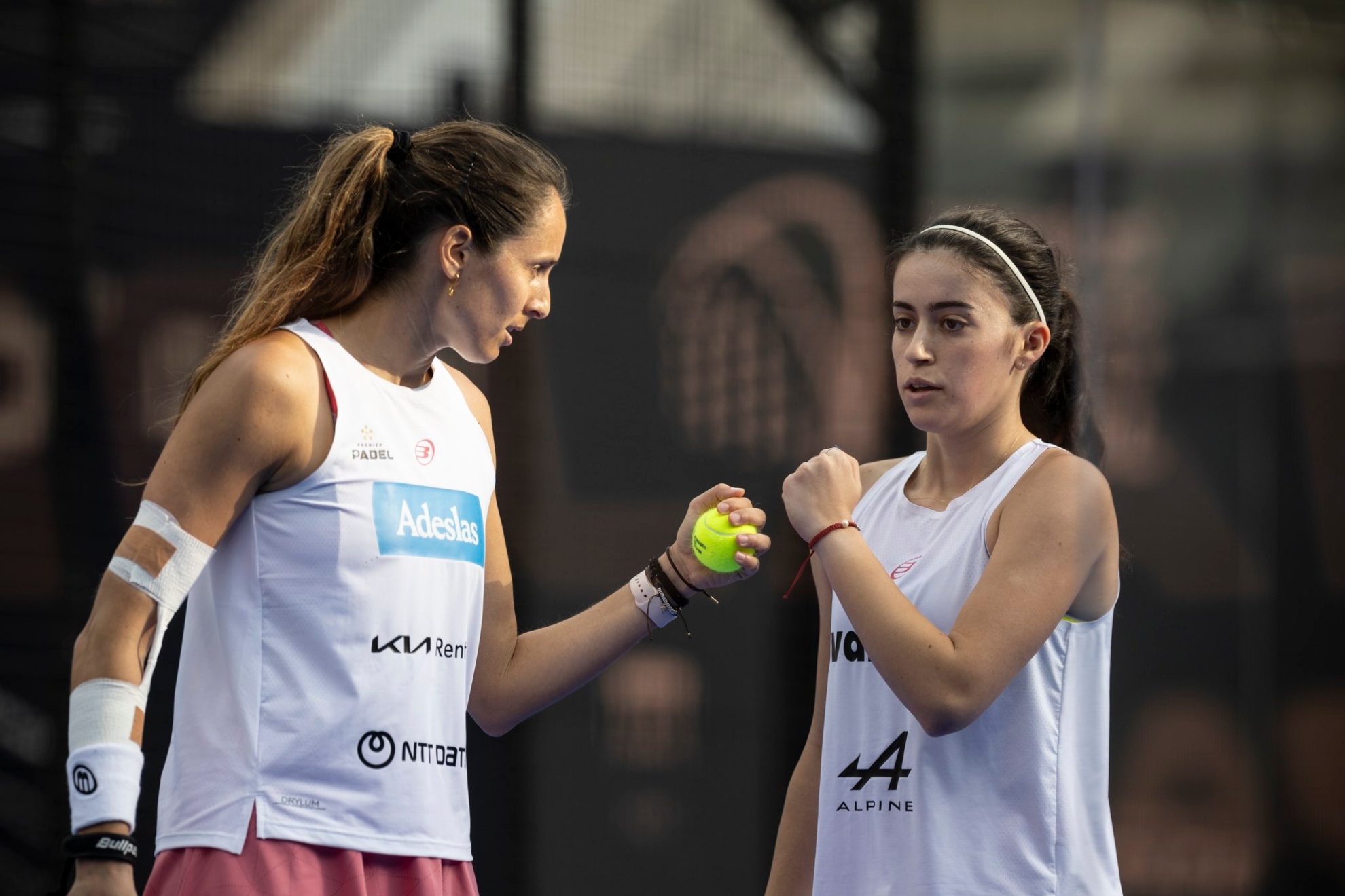 两名外援的 两名外援的