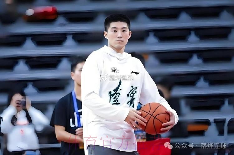 赵率舟强硬上篮打进，还剩3分钟吉林落后山东10分